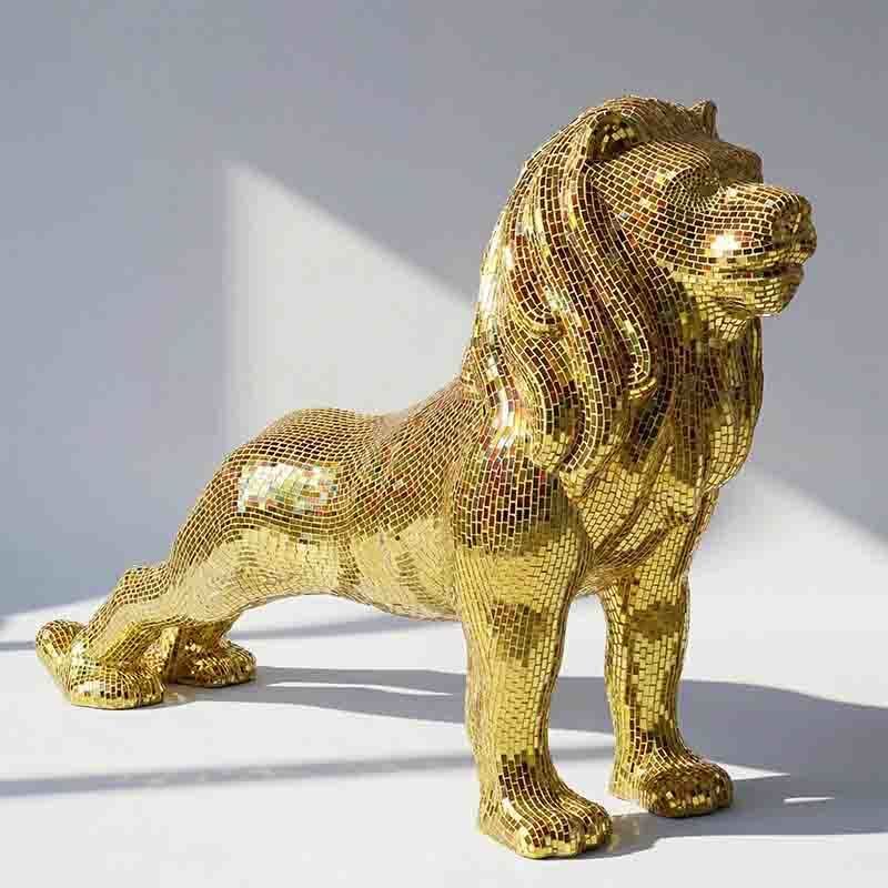 Luxury Mirror Mosaic Art Walking Lion Handcrafted Fiberglass Lion Statue For Hotels