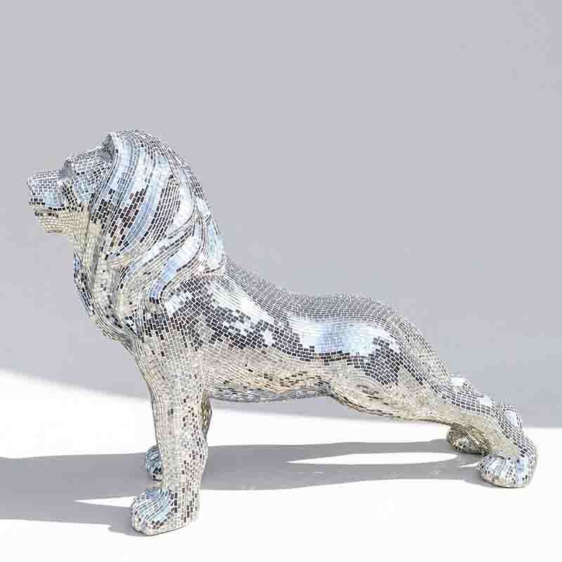 Luxury Mirror Mosaic Art Walking Lion Handcrafted Fiberglass Lion Statue For Hotels