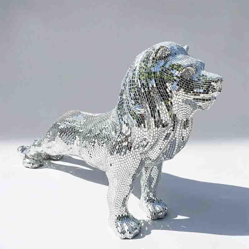 Luxury Mirror Mosaic Art Walking Lion Handcrafted Fiberglass Lion Statue For Hotels
