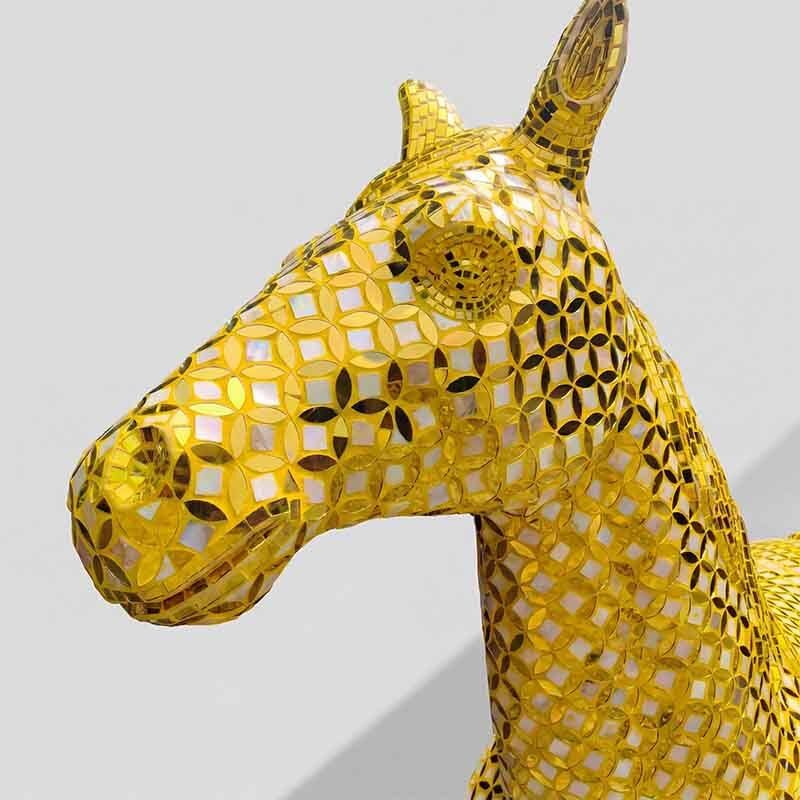 232 X 61 X 206cm Horse Sculpture Copper Coin Floor Standing Fiberglass Horse Statue