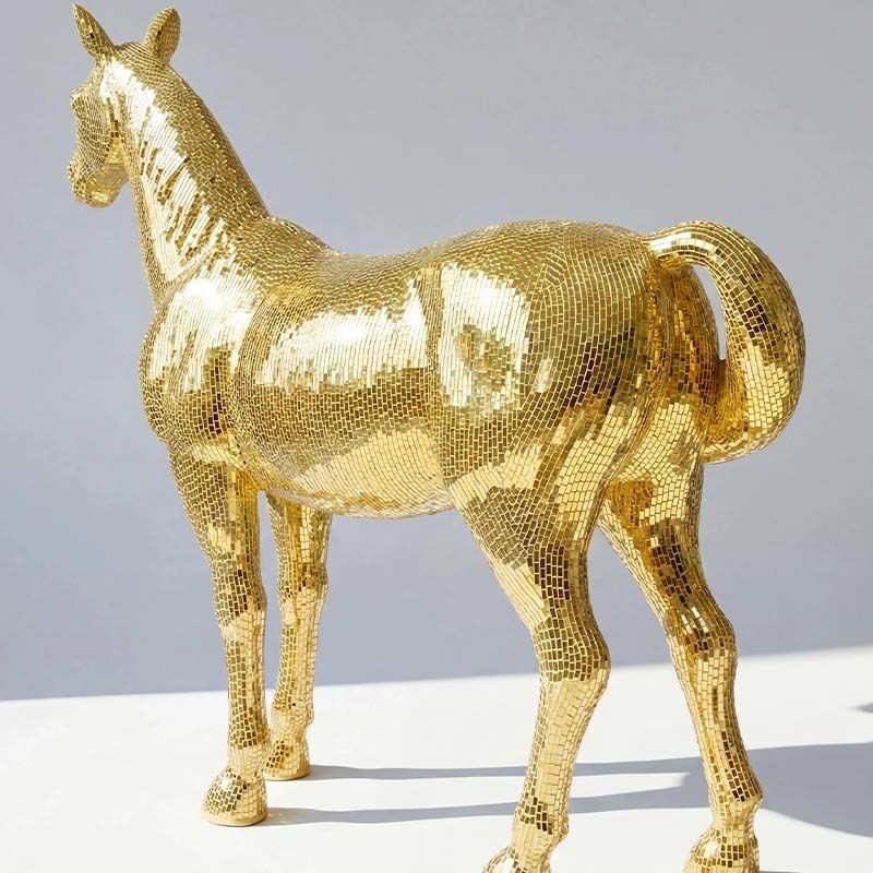 232 X 61 X 206cm Horse Sculpture Copper Coin Floor Standing Fiberglass Horse Statue
